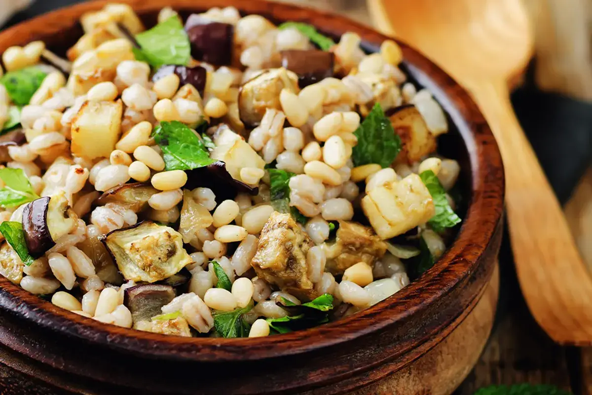 Insalata cereali misti e verdure Insalata di cereali misti e verdure